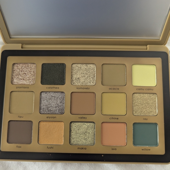 Natasha Denona Yucca Palette - Vibrant Eyeshadow Collection